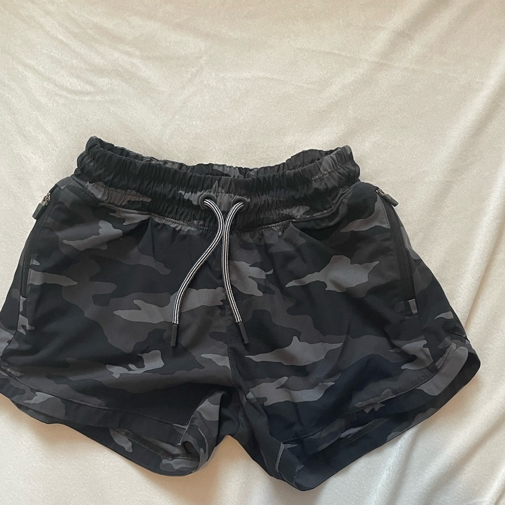 athleta camo shorts